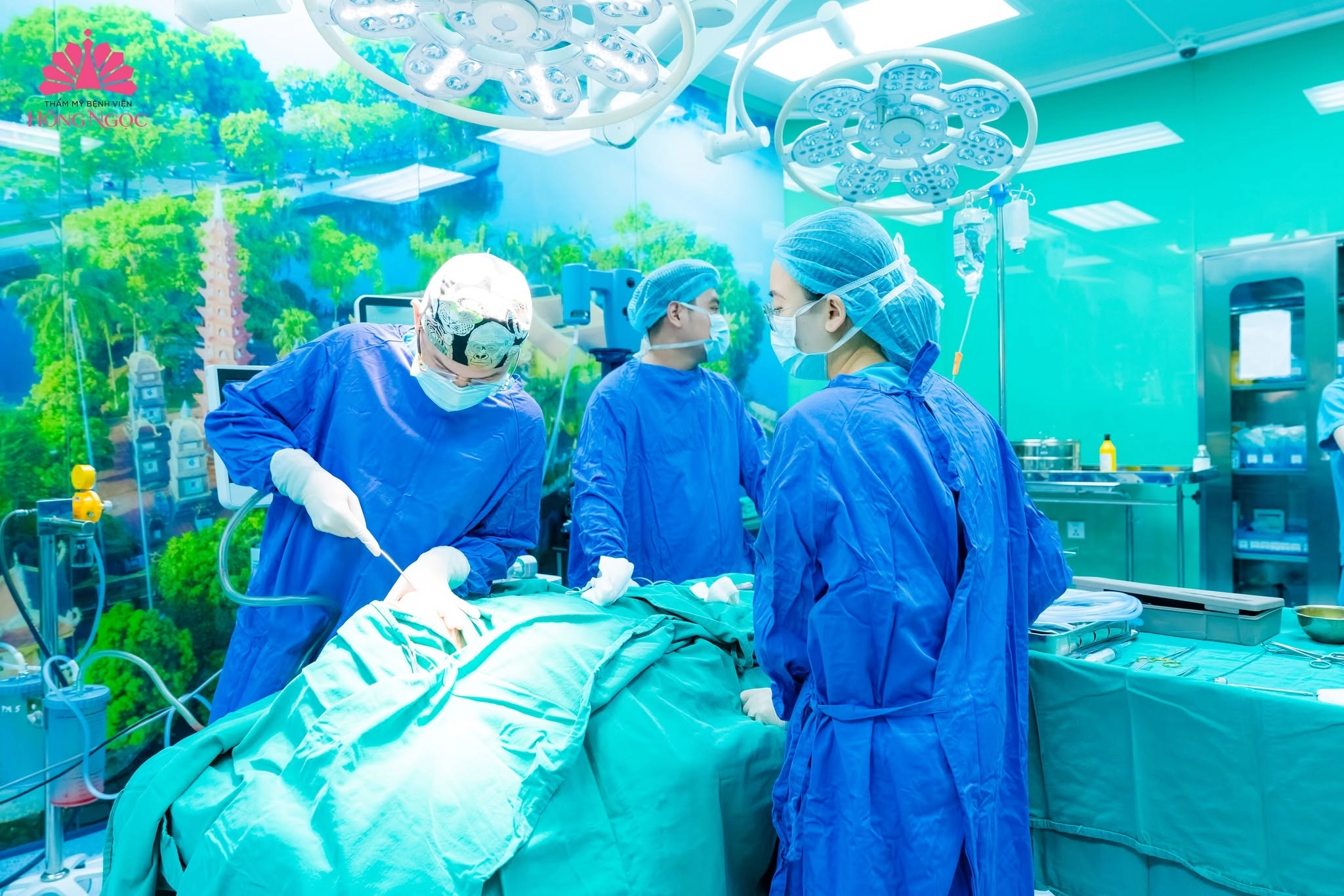 Hút mỡ mặt an toàn bằng công nghệ Vaser Lipo tại Thẩm mỹ Bệnh viện Hồng Ngọc