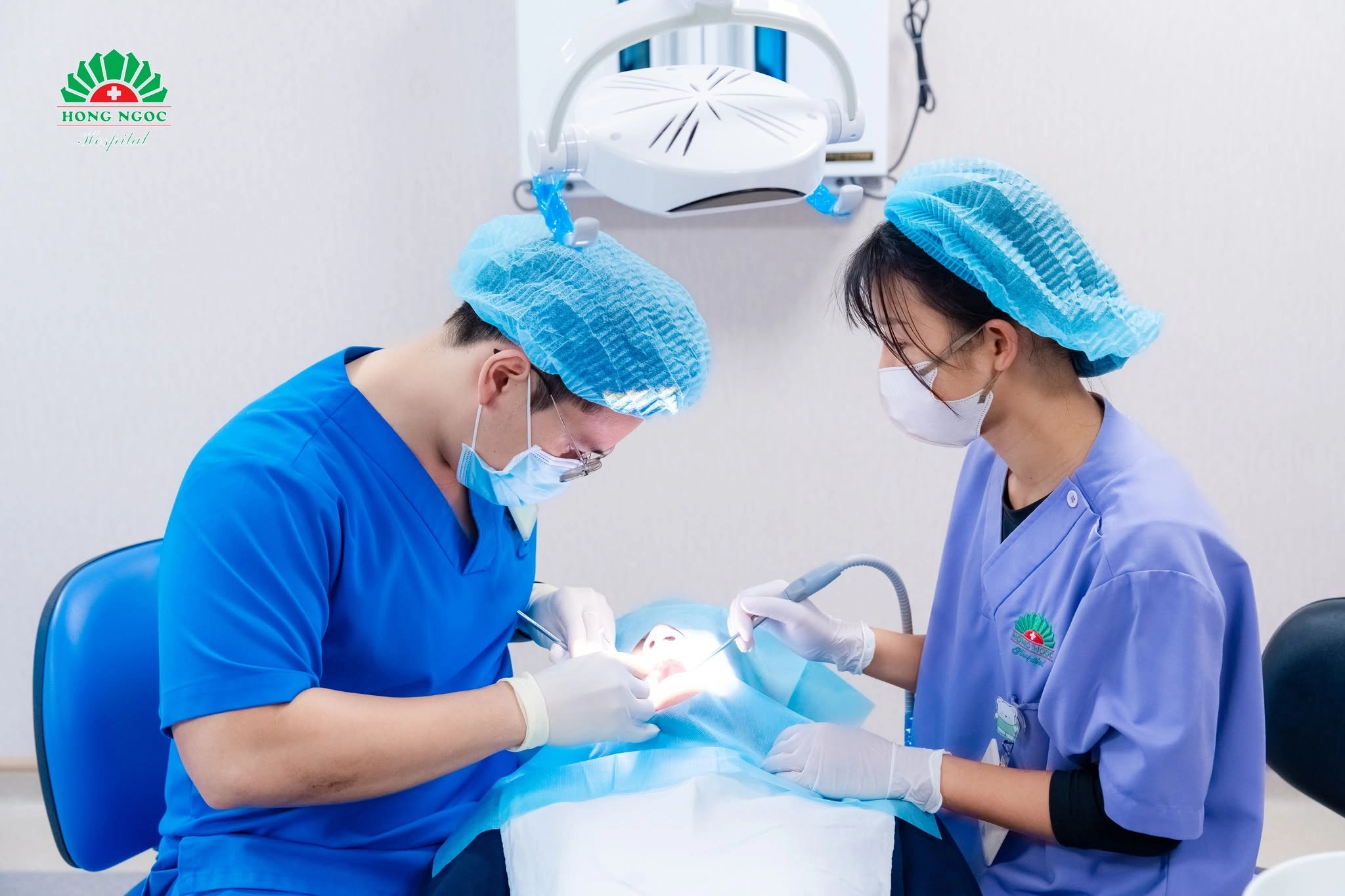 nhổ răng số 8 chuẩn y khoa tại Răng Hàm Mặt Bệnh Viện Hồng Ngọc