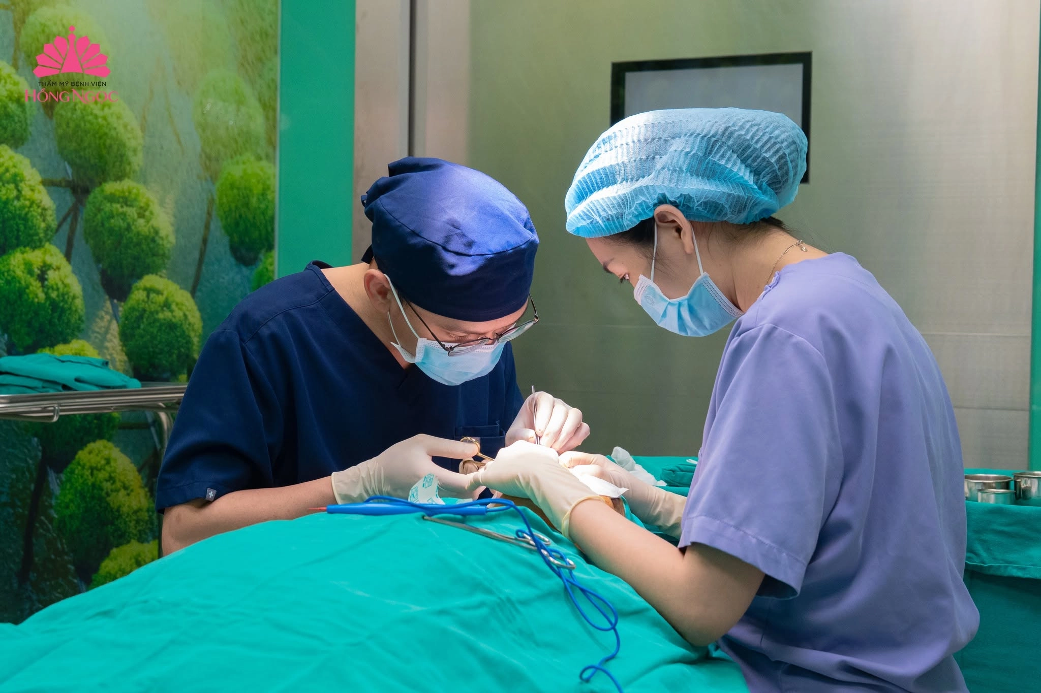 Lấy mỡ bọng mắt tại Thẩm mỹ Bệnh viện Hồng Ngọc