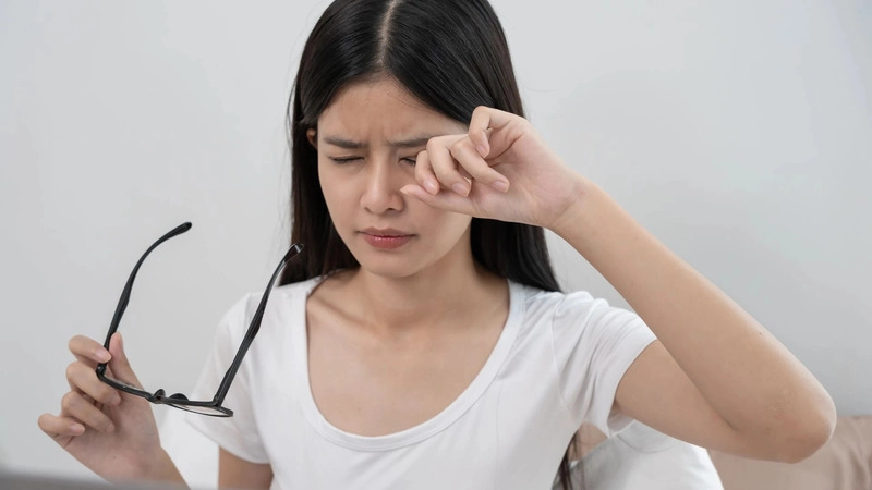 biến chứng do sụp mí mắt