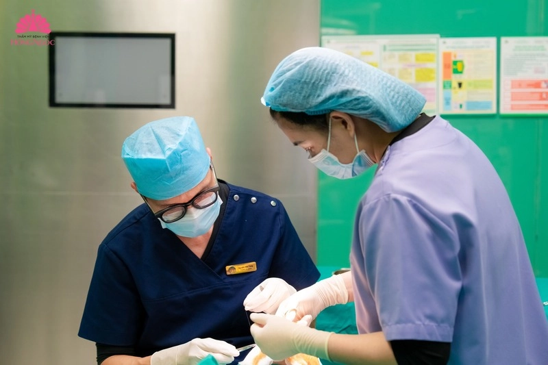 cắt mí mắt có đau không