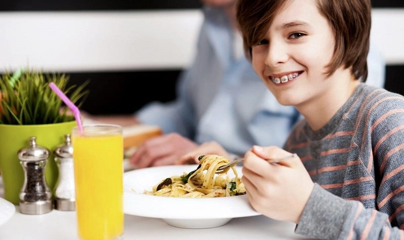 chế độ ăn uống khi niềng răng