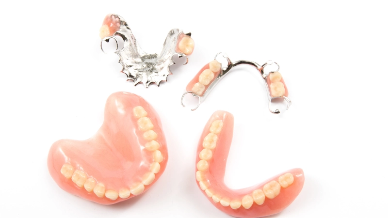 hàm giả tháo lắp bất tiện