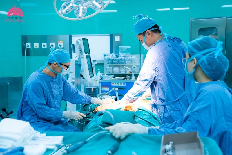 hút mỡ lưng công nghệ vaser lipo