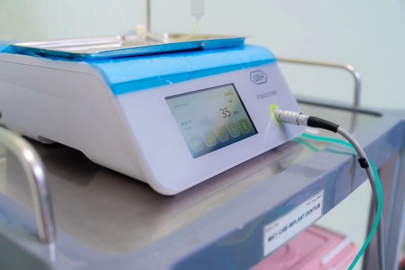 máy cắm implant dentium