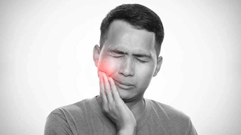 mọc răng khôn đau hàm