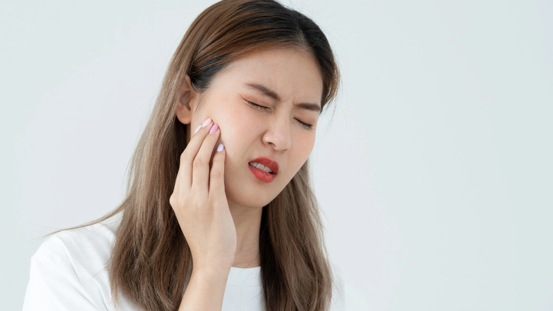 nhổ răng khôn bị nhiễm trùng