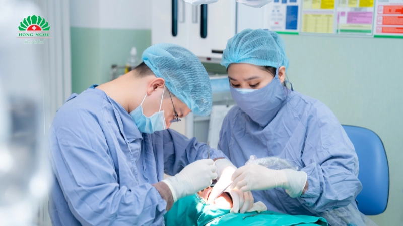 người cao tuổi có nên nhổ răng khôn