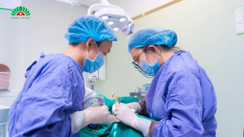người cao tuổi có nên nhổ răng khôn