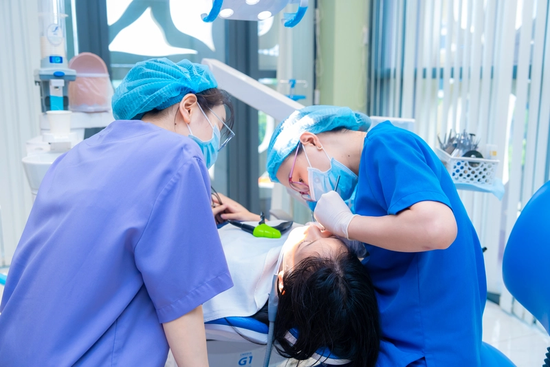 nhổ răng số 8 bị sâu vỡ