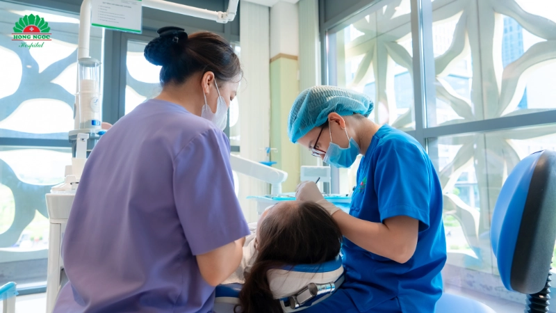 niềng răng mắc cài tự buộc