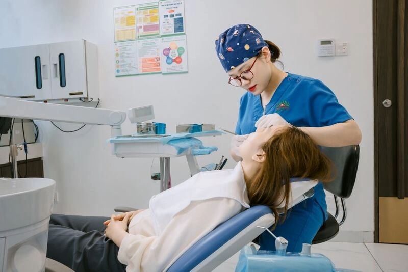 niềng răng thẩm mỹ viện hồng ngọc 