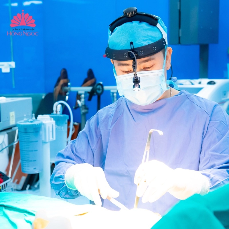 phẫu thuật ngực phì đại bảo tồn quầng vú