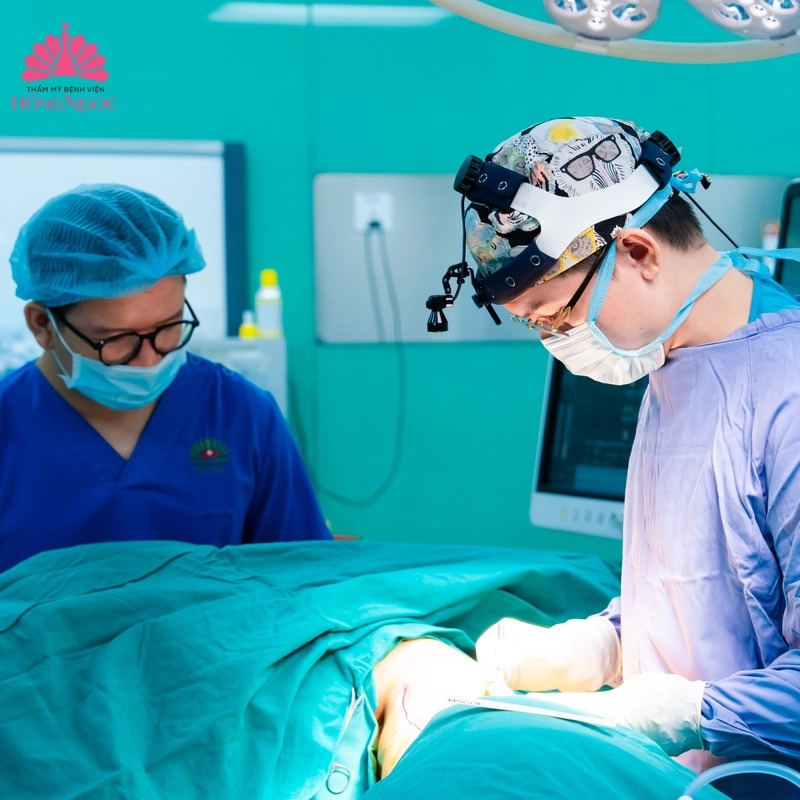 phẫu thuật tái tạo vú thẩm mỹ