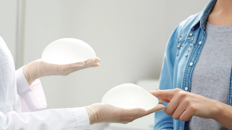 nâng ngực sau bao lâu thì ngực mềm tự nhiên