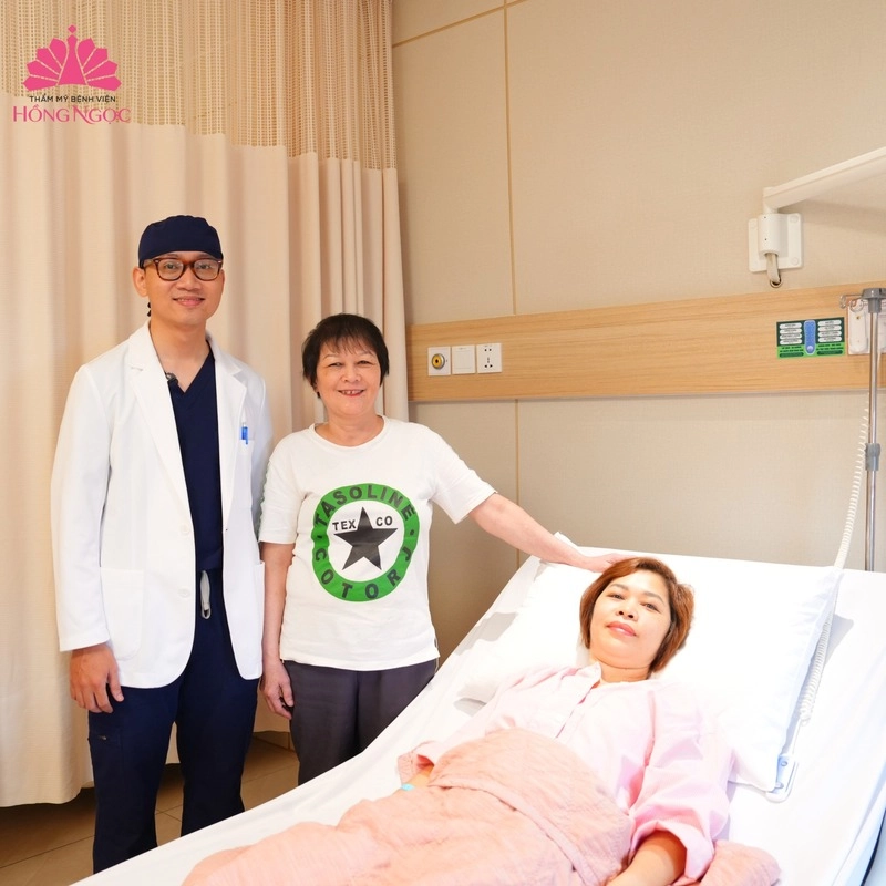 tái tạo vú cần nằm viện không