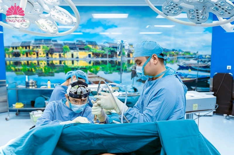 tay nghề bác sĩ nâng mông