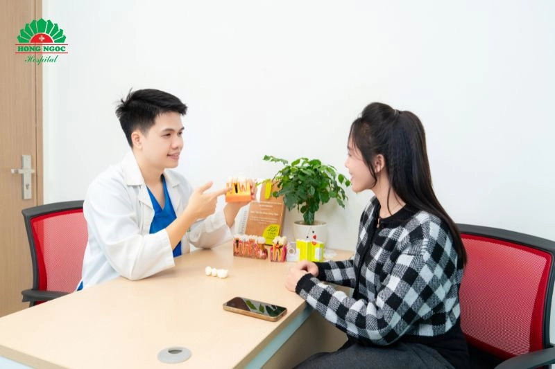 thăm khám trước cấy ghép implant