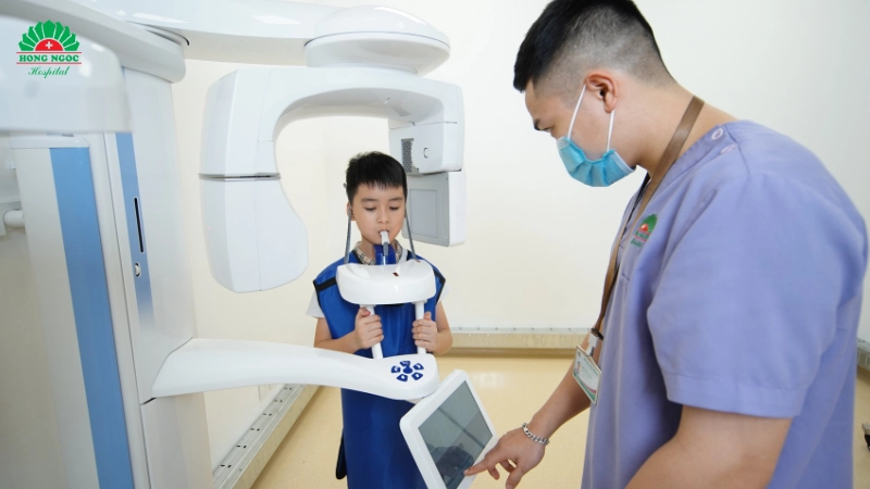 nieng-rang-tre-em-thoi-diem-vang-de-co-ham-rang-khoe-dep