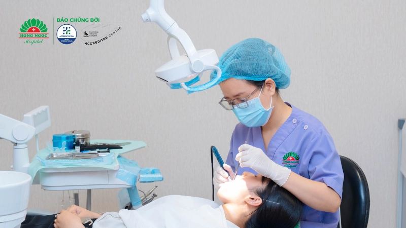 chinh-nha-invisalign-nieng-rang-vo-hinh-tu-tin-ngay-ca-khi-dang-nieng