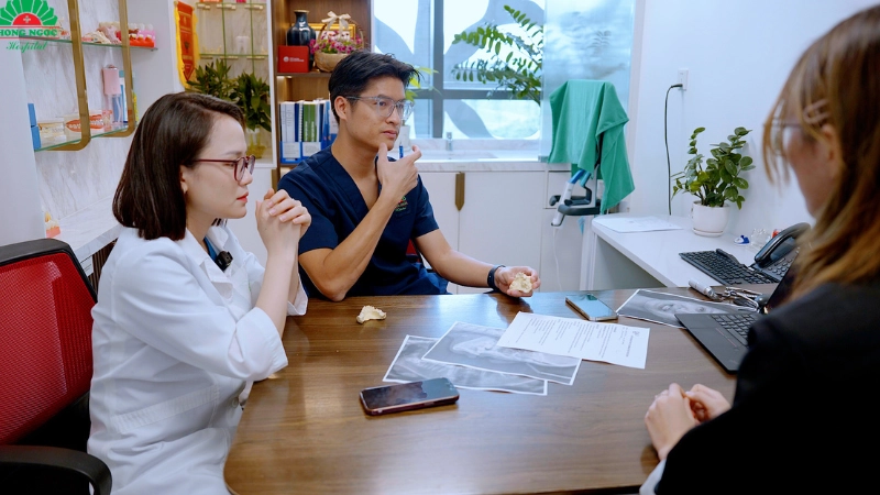 chinh-hinh-ham-ho-giai-phap-toan-dien-cho-guong-mat-hoan-hao