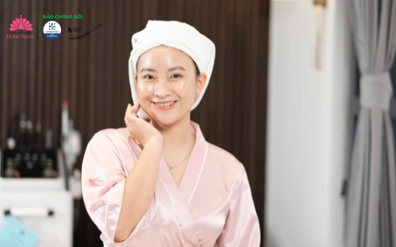 Chị P.L sau khi điều trị mụ 3 buổi tại Thẩm mỹ Bệnh viện Hồng Ngọc