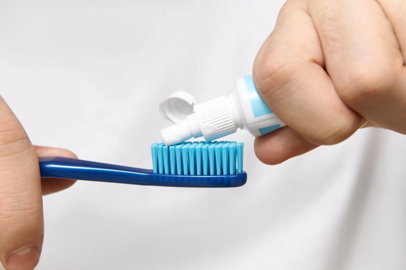 Cách chăm sóc sau khi trồng răng sứ cố định