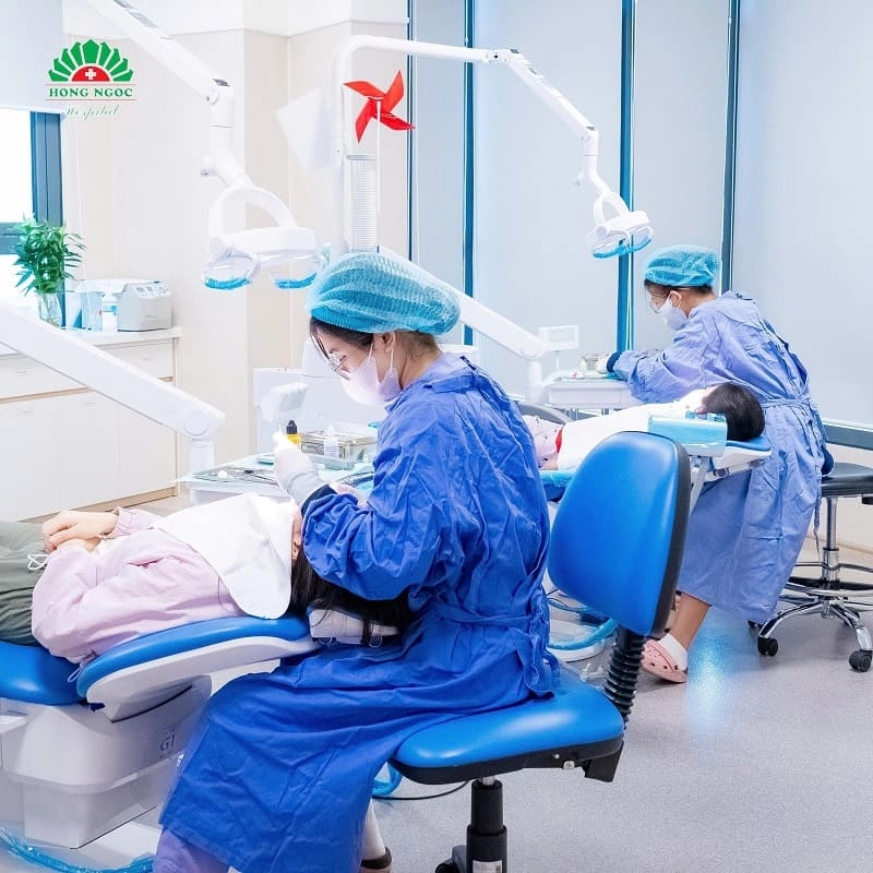 trường hợp vừa niềng vừa bọc sứ